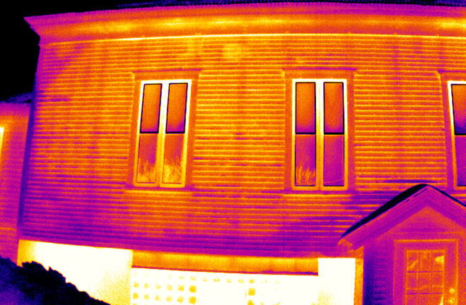 Inspection of buildings and structures with a thermal imaging camera
